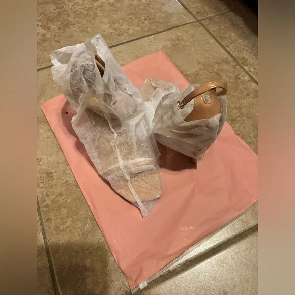 NWOT Miss Lola Dark Nude Patent Heels - Picture 5 of 8